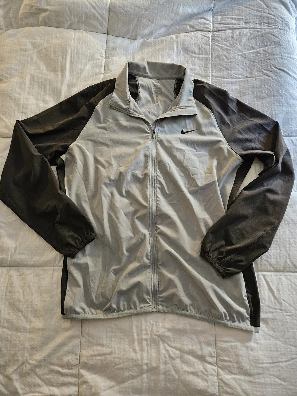 Nike Two-Tone Unisex Zip-Up Windbreaker in Light Gray and Dark Gray Size Large